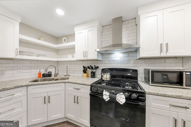 Foto del edificio - 243 N Georgia Ave