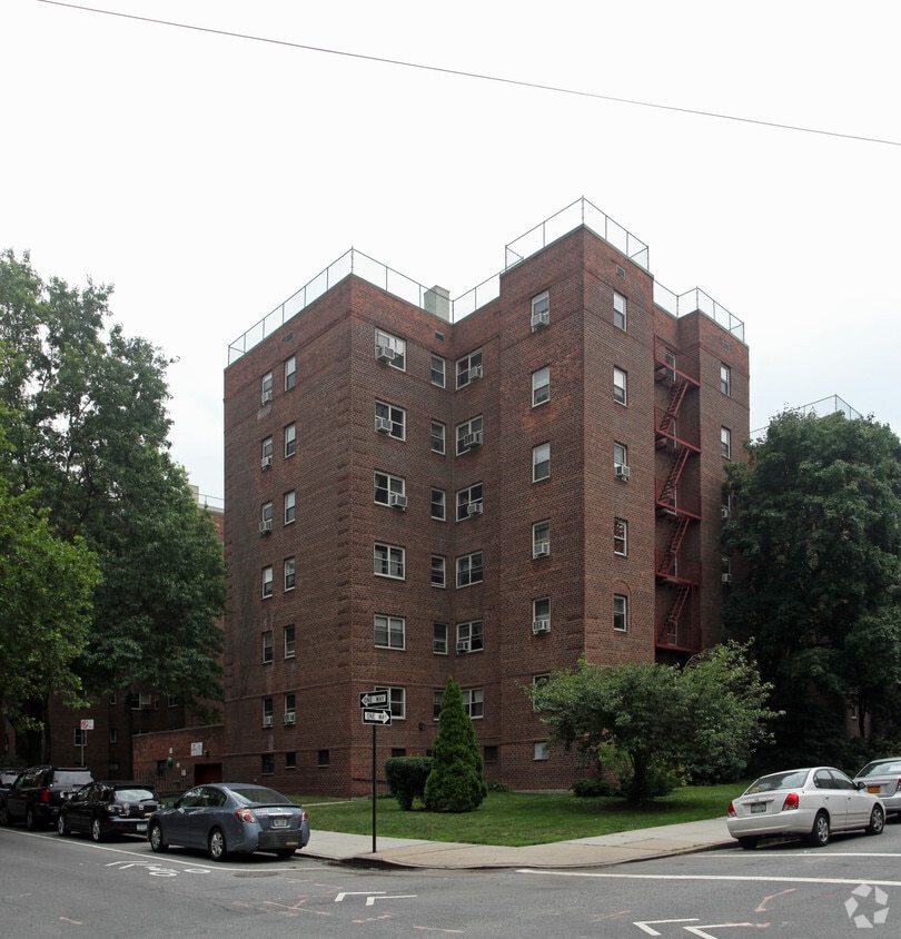 Primary Photo - 82-41 Hoover Ave