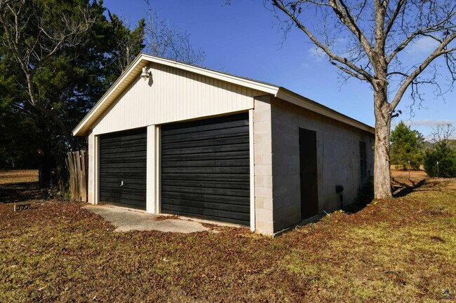 Building Photo - 467 SR 96