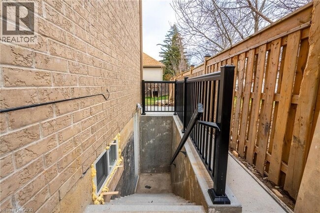 Building Photo - 75 Arrowhead Dr