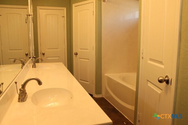 Foto del edificio - 2521 Heartland Ave