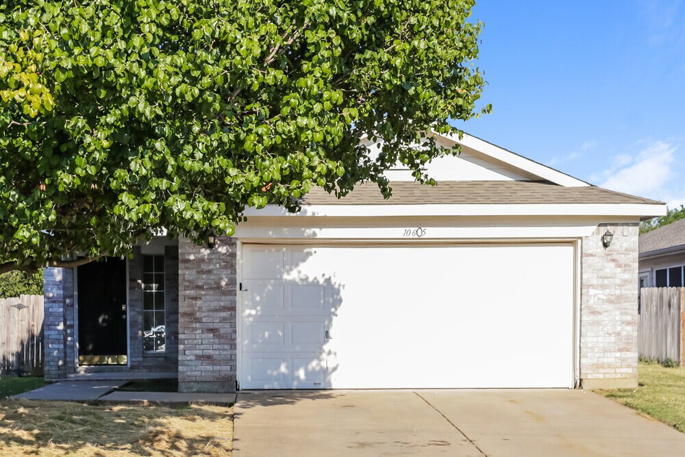 Foto principal - 10605 Towerwood Dr