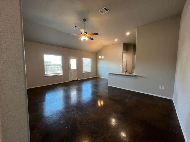Foto del edificio - Seguin Duplex Available Now