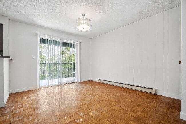 Building Photo - 3425 S 176th St