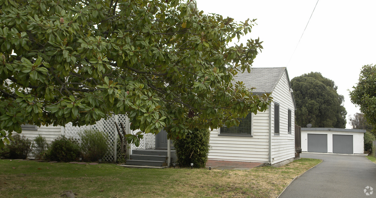 Primary Photo - 2550 W Avenue 134th