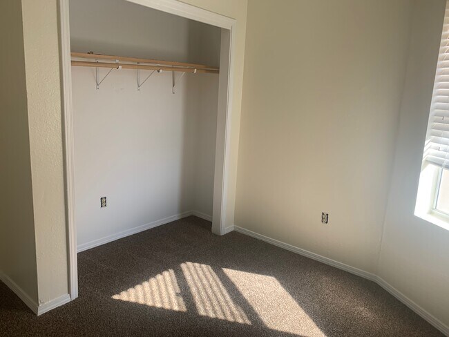 Foto del edificio - 137 Griegos Rd NW