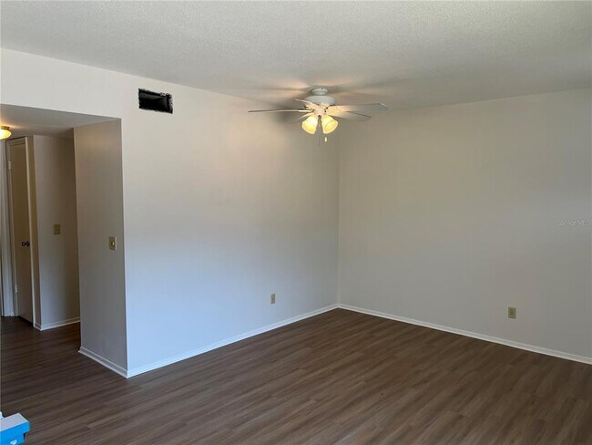 Building Photo - 2042 Australia Way W