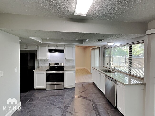 Foto del edificio - 1303 Hillsdale Dr