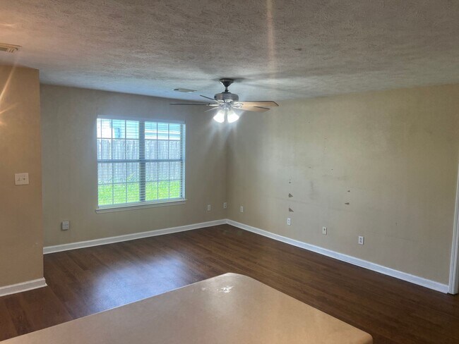 Foto del edificio - 3 Bed 2 Bath Home