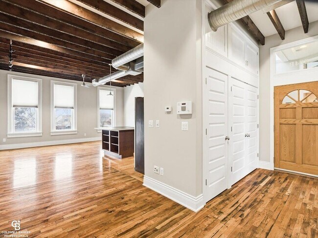 Foto del edificio - 804b Lapeer Ave