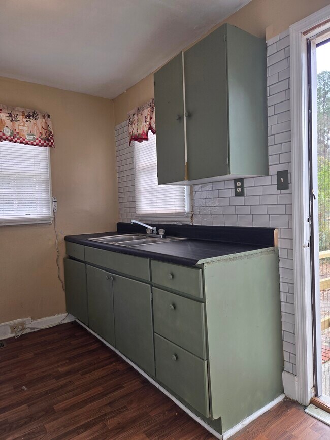 Foto del edificio - 2418 Wheeless Rd