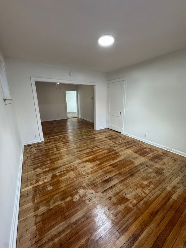 Foto del edificio - 4962 Lindenwood Ave