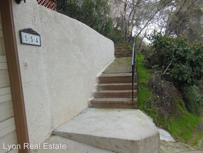 Building Photo - 554 Encina Dr