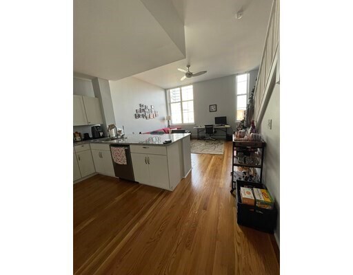 Foto del edificio - 240 Heath St