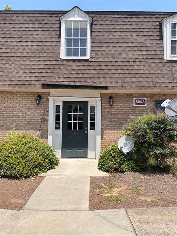Foto principal - 5808 Hunting Ridge Ln