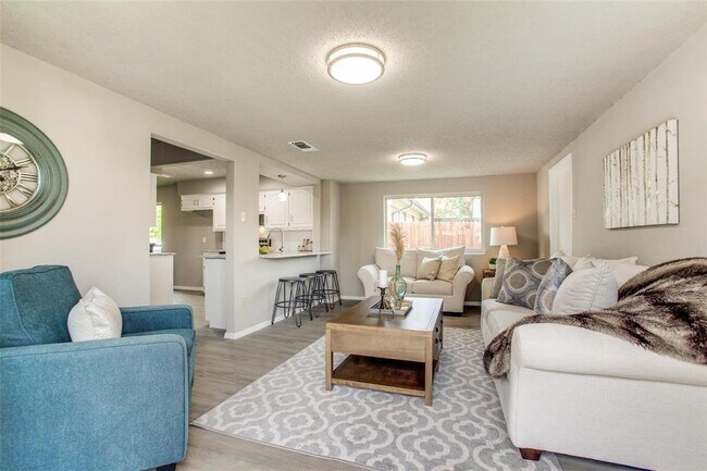 Building Photo - 2205 Richbrook Dr