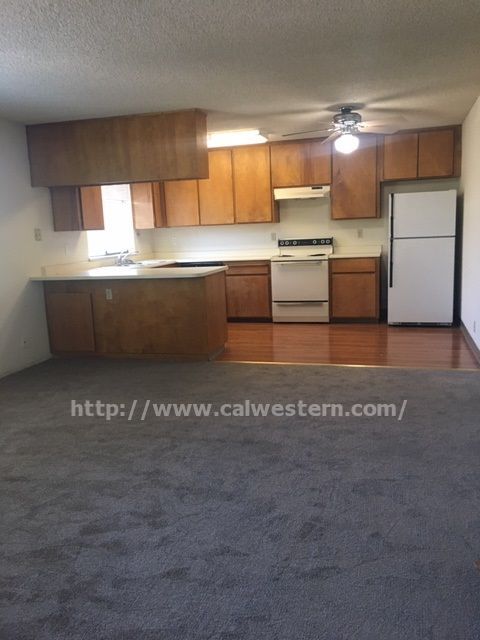 Building Photo - Large 2 Bedroom 2 Bath Townhome