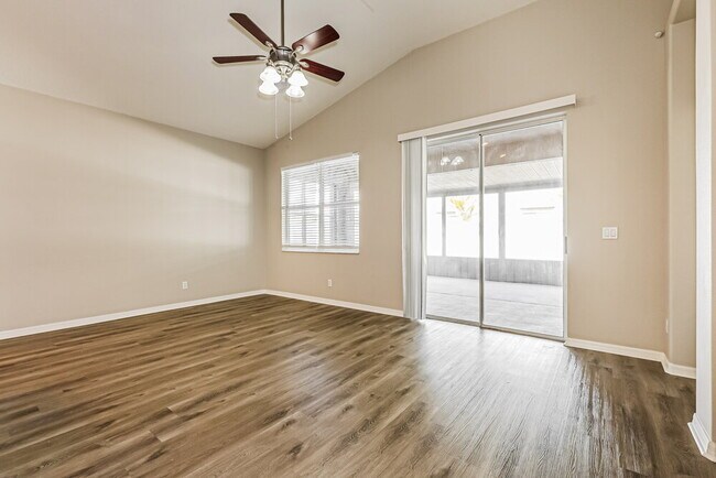 Foto del edificio - 8610 Sandy Plains Dr