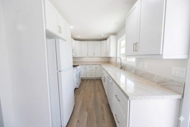 Building Photo - Coastal Elegance from Remodeled 3 Bedroom home with amazing Ocean Views on Cul-de-sac street!