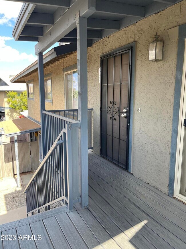 Building Photo - 286 W Palomino Dr