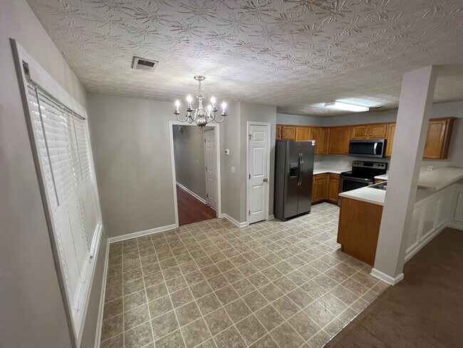 Building Photo - Great Villa Rica Townhome!