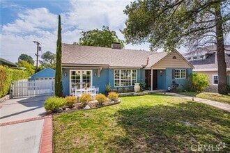Building Photo - 1215 Oak Cir Dr
