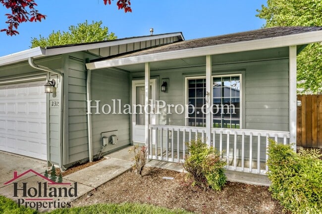 Foto del edificio - Lovely 2 bedroom unit with private fenced yard!