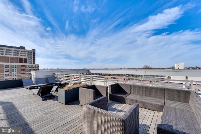 Foto del edificio - 1320 Fenwick Ln
