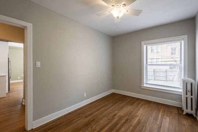 Foto del edificio - East Edgewater One Bed/One Bath + Den ~ He...
