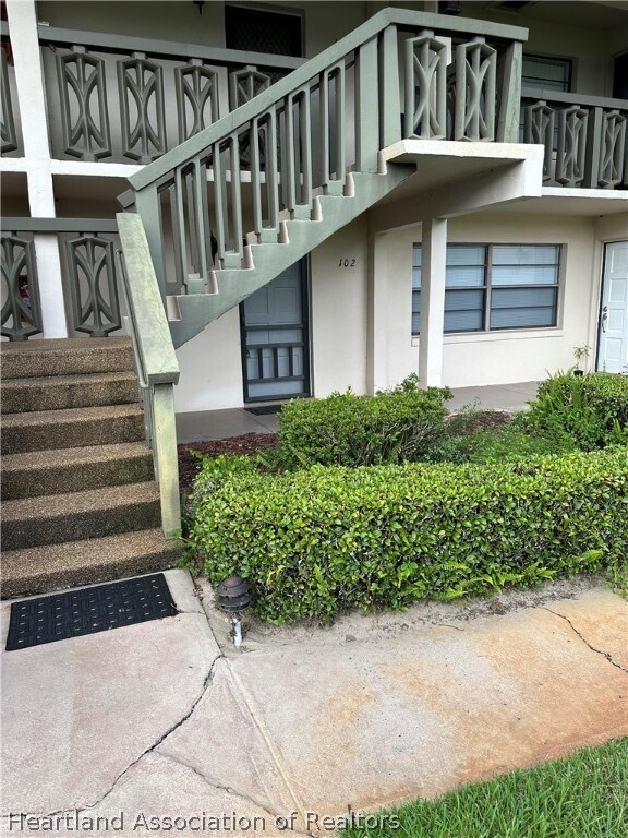 Building Photo - 102 Fairway Ct
