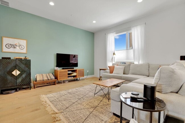 Building Photo - 3 bed 3 bath Townhouse in Boulder Availabl...