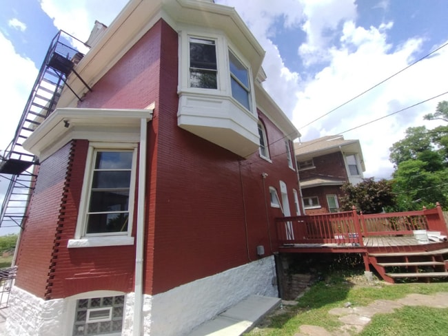 Building Photo - 14 Parkland Pl
