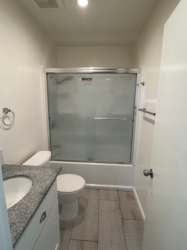 Foto del edificio - 10166 Petit Ave