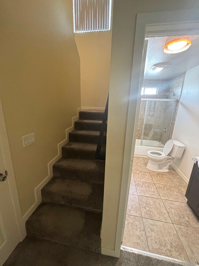 Building Photo - 246 E 97th St