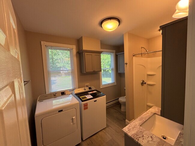 First Floor laundry / full bath - 1744 Farmington Ave