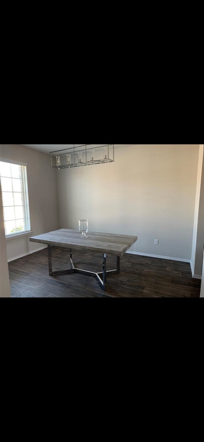 Building Photo - 24422 Pencester St