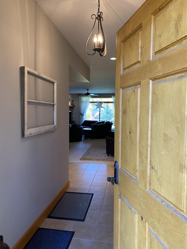 Building Photo - 850 St Andrews Dr