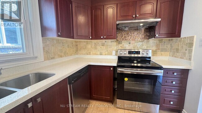 Building Photo - 435 Cummer Ave