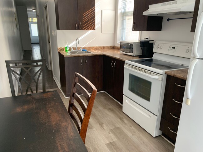 Building Photo - 5136 Av Papineau