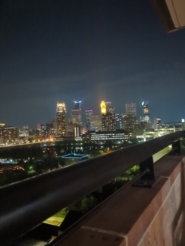 Beautiful night views of the city - 110 1st Ave NE