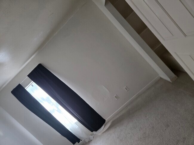 Foto del edificio - 862 Simondi Ave