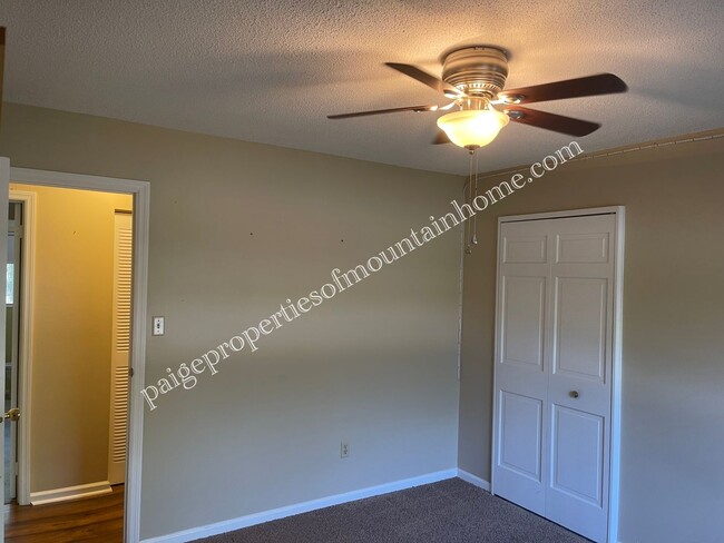 Building Photo - RANCH STYLE HOME