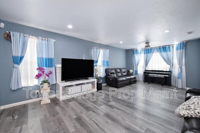 Building Photo - 8924 La Margarita Way