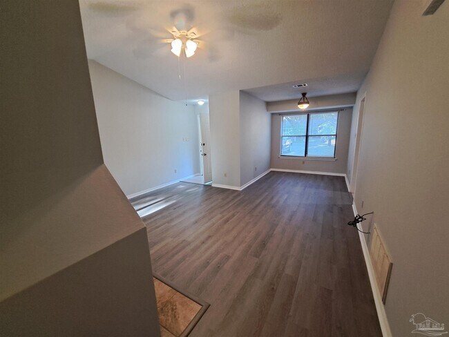 Foto del edificio - 6204 Forest Pines Dr