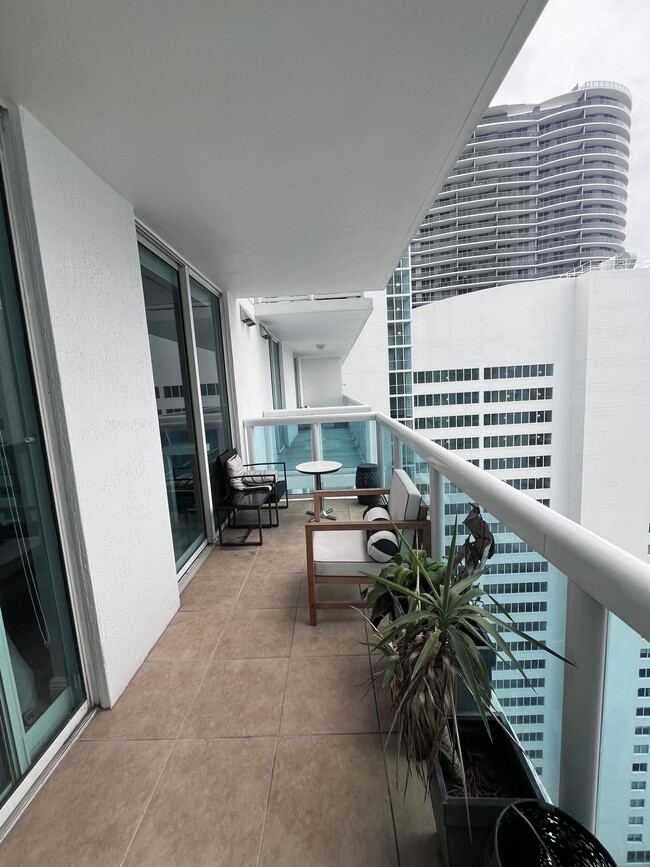Building Photo - 1800 N Bayshore Dr