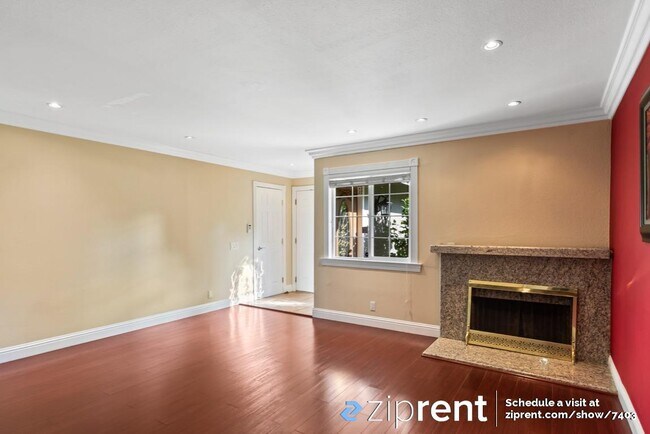 Building Photo - 463 Tovar Dr