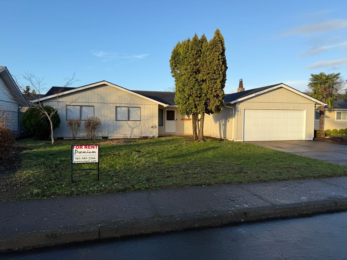 Primary Photo - Three Bedroom Home in North Salem