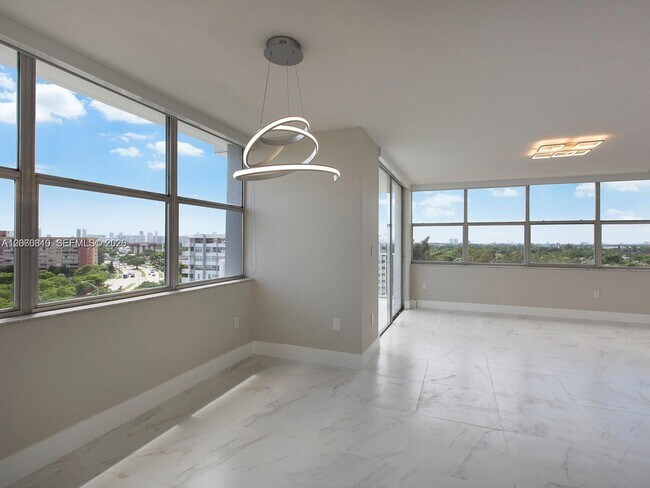 Foto del edificio - 1200 NE Miami Gardens Dr