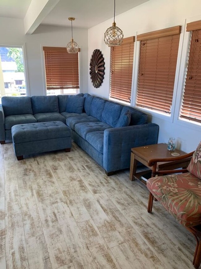 Building Photo - Charming Island Retreat – 3BR/2BA Home A B...