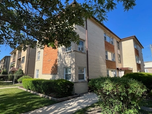 Primary Photo - 3839 N Narragansett Ave
